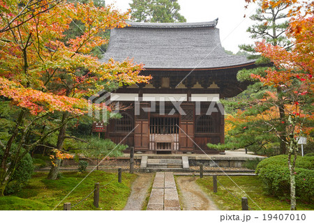 秋雨の酬恩庵一休寺、本堂、京田辺市、京都府 19407010