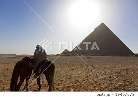 エジプトギザのピラミッド 19407678