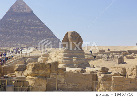 エジプトギザのピラミッドとスフィンクスの写真素材 [19407710] - PIXTA