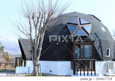 建物_高原の黒い住宅 19407719