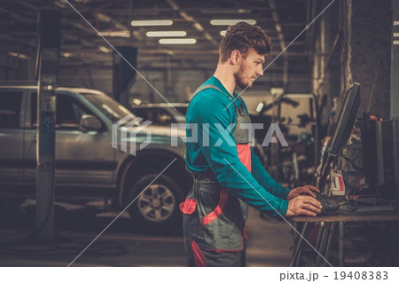 Specialist near car diagnostic pc in a workshop Specialist near car diagnostic pc in a workshop 19408383