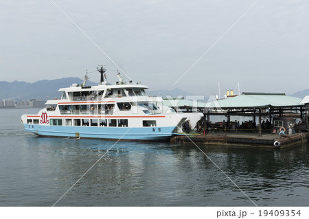 宮島桟橋のフェリー 19409354