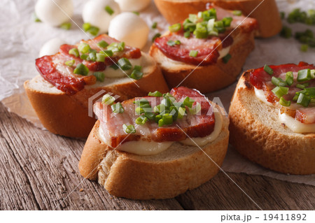 Italian crostini with bacon and mozzarella cheese 19411892
