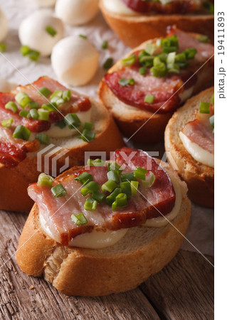 Italian crostini with bacon and mozzarella cheese 19411893