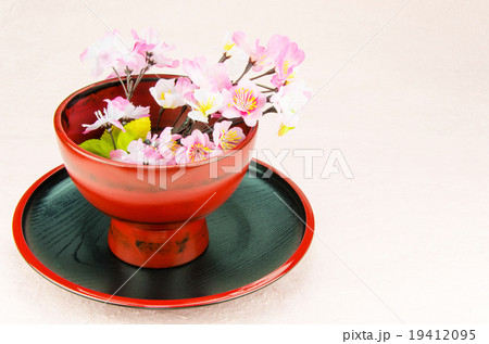 桜と丸盆とお椀 19412095