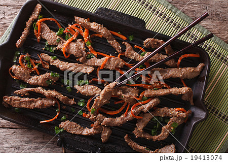 Korean bulgogi beef with carrot on grill pan 19413074