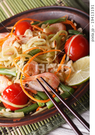 papaya salad som tam with shrimp on a plate 19413191