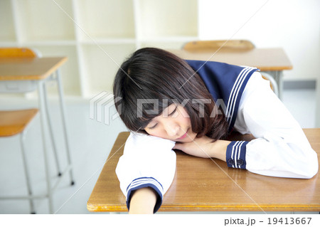 セーラー服　教室 19413667