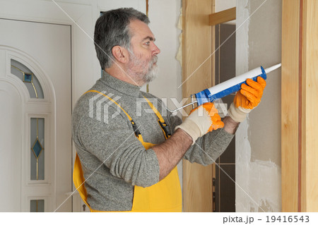 Home renovation, caulking door with silicone 19416543