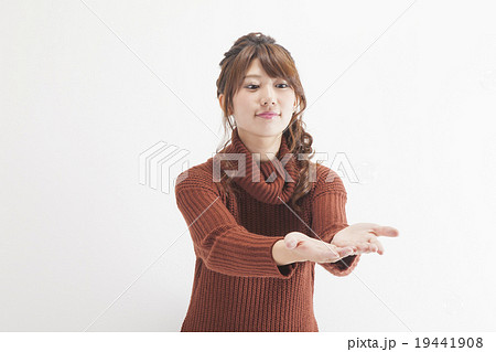 若い女性のポートレート 若い女性のポートレート 19441908