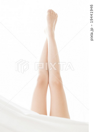 ボディパーツ　若い女性の足 19441946