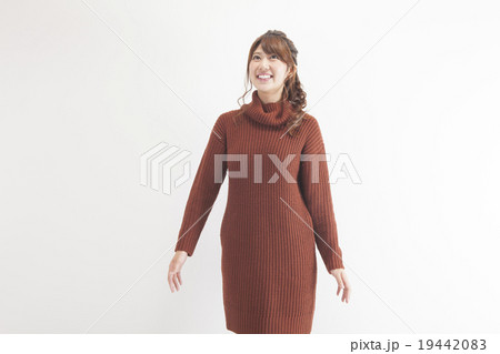 若い女性のポートレート 19442083