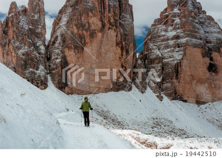 woman hiker on mountain trail  19442510