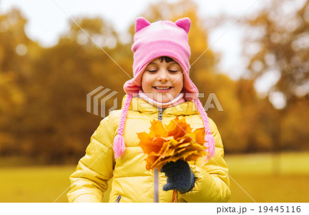 happy beautiful little girl portrait outdoors 19445116