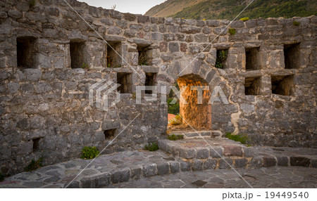 Medieval fortress wall and gate 19449540