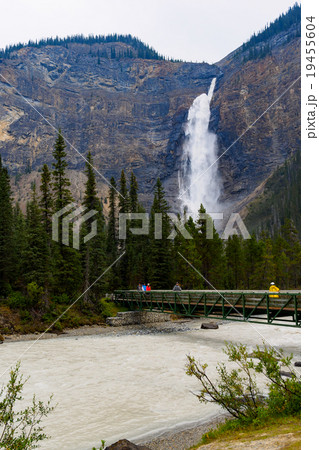 Takakkaw Falls near riverside, Yoho National Park, 19455604