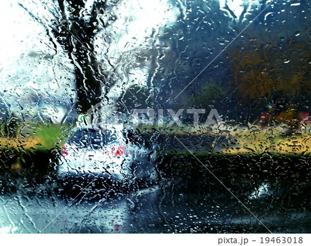 雨の駐車場 雨の駐車場 19463018