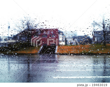 雨の駐車場 雨の駐車場 19463019
