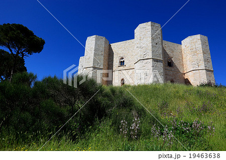 Castel del Monte, Apulia, Italy Castel del Monte, Apulia, Italy 19463638