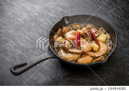 えびのアヒージョ (ajillo)Shrimp with garlic and olive oil えびのアヒージョ (ajillo)Shrimp with garlic and olive oil 19464680
