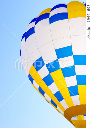 熱気球と青空 19464693