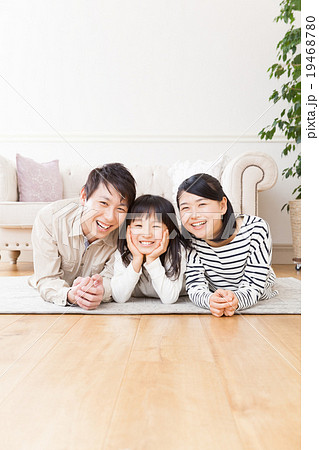 家族3人ポートレート 19468780