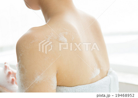 mother and child 19468952