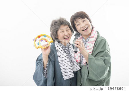 温泉浴衣のシニア女性２人 19478694