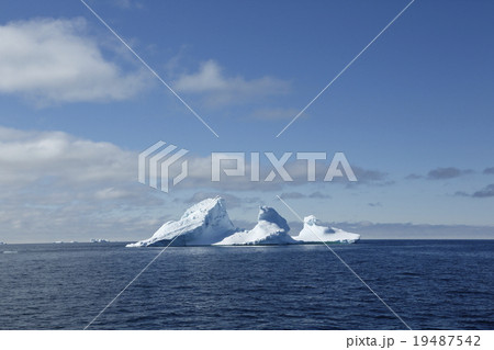 北極の氷山 北極の氷山 19487542