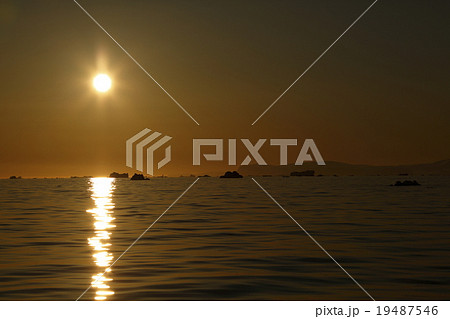 北極の氷山 北極の氷山 19487546