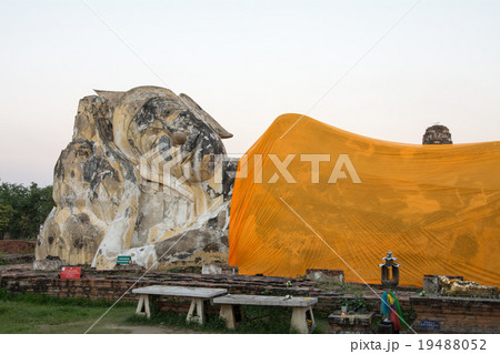 アユタヤ遺跡の仏像・涅槃像 19488052