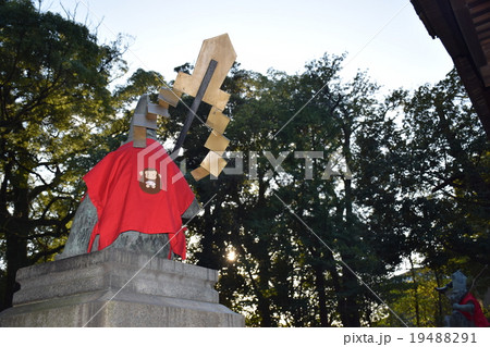 豊臣秀吉受胎祈願の神社 尾張日吉神社 さる神社 こま猿 後ろ姿の写真素材 1941