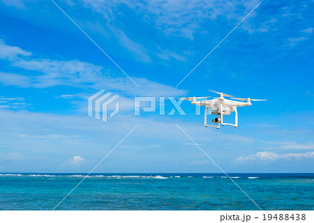 ドローン　青空と海 19488438