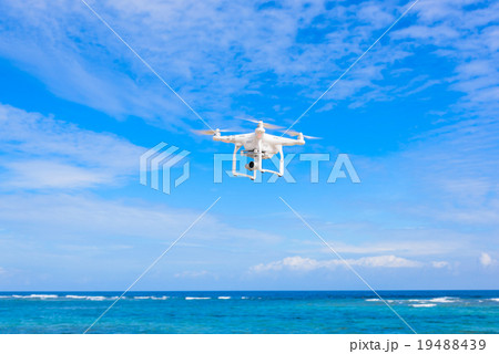 ドローン　青空と海 19488439