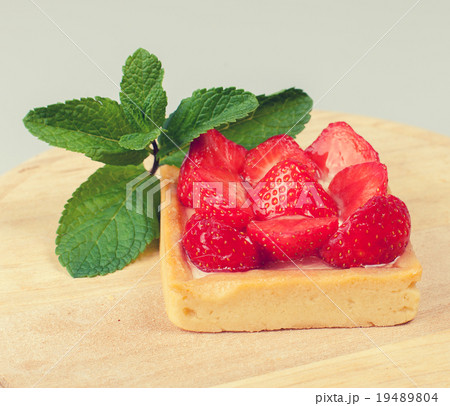 strawberry shortcake decorated with mint 19489804