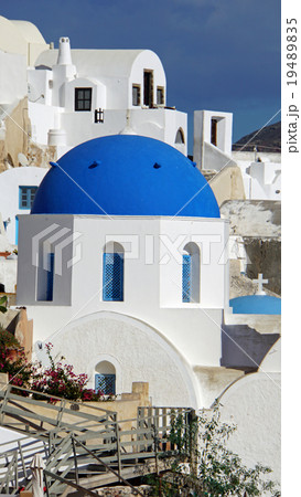 greece architecutre in oia on santorini  19489835