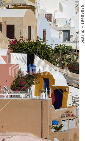 greece architecutre in oia on santorini  19489836