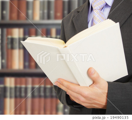 Man reads a book in library 19490135
