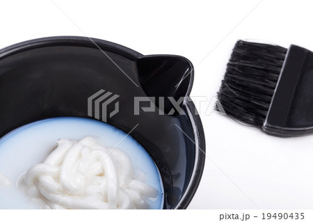 Bowl with peroxide and brush Bowl with peroxide and brush 19490435