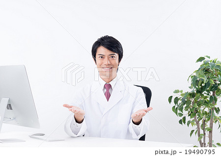 白衣の男性 白衣の男性 19490795