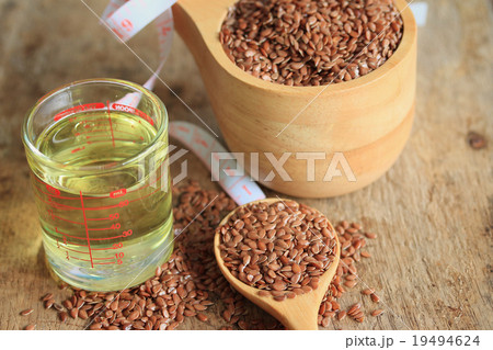Linseed oil and flax seeds 19494624