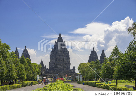 ジャワ島のプランバナン寺院遺跡 19496709