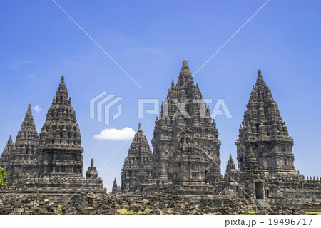 ジャワ島のプランバナン寺院遺跡 19496717