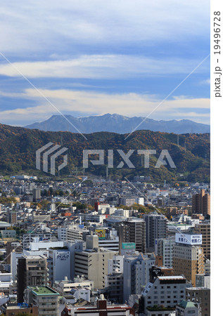 松山城太鼓門付近から東南東、松山市街と石鎚山を見る 19496728