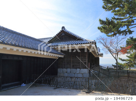 松山城「隠門続櫓、筒井門東続櫓」 19496729