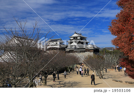 松山城本丸、本丸広場より本壇を見る。 松山城本丸、本丸広場より本壇を見る。 19503106