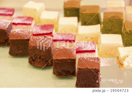 一口ケーキの写真素材 19504723 Pixta