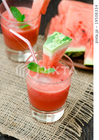 Watermelon drink in glasses with watermelon slices 19506334