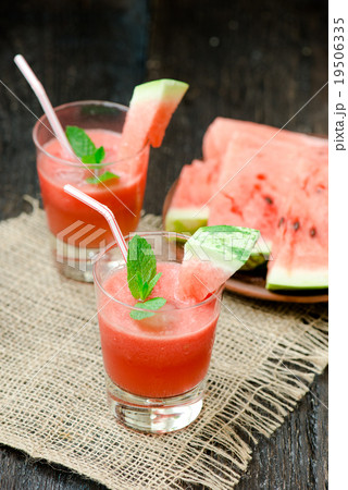 Watermelon drink in glasses with watermelon slices 19506335