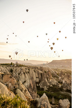 カッパドキアの気球、トルコ 19507645